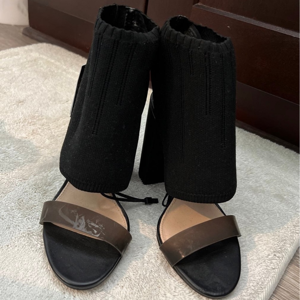 Black heels in size 5.5 from Zara. Half cloth half leather. Never worn with tags